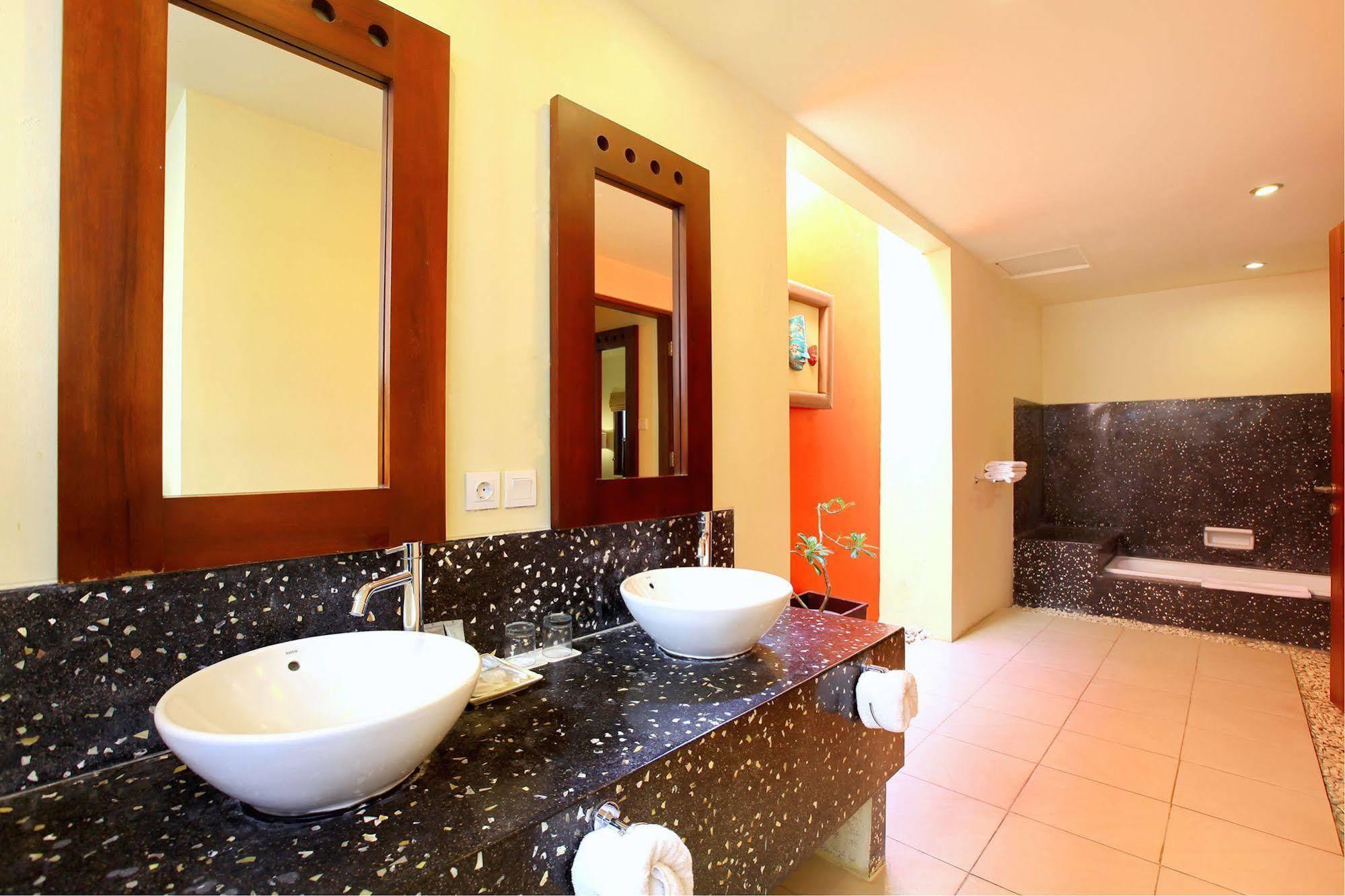 Mutiara Jimbaran Villas Kuta Selatan Exterior foto